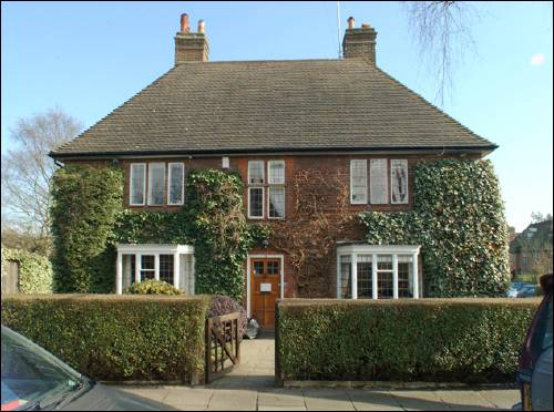 16 Thornton Way